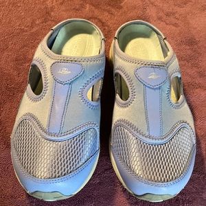 Easy Spirit Slip On EUC Periwinkle Size 7 WIDE Super Comfortable Slip Out Insole